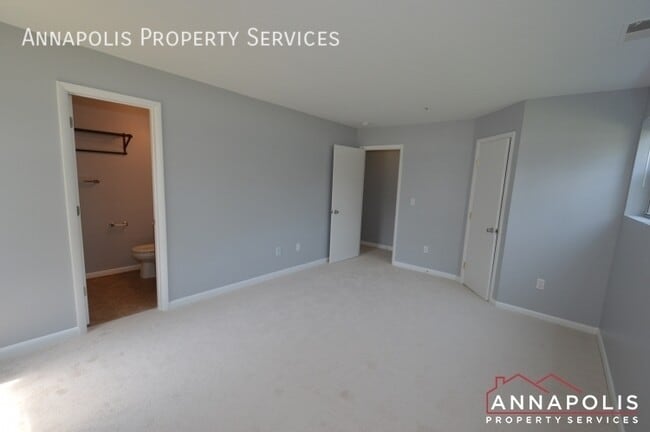 Building Photo - 10 Hearthstone Ct