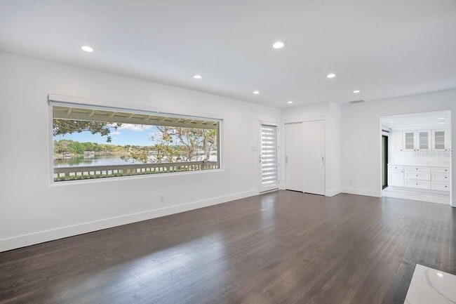 Building Photo - 812 East Blvd