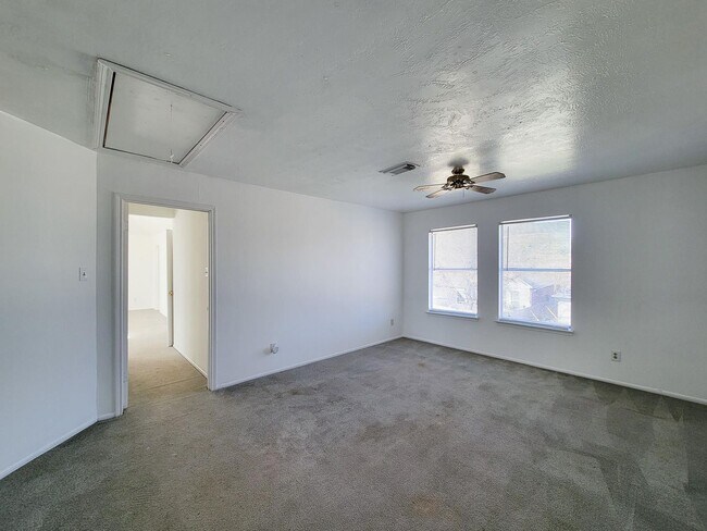 Building Photo - NICE 4 BEDROOM 2 BATH LEASE HOME WITH 2327 SF