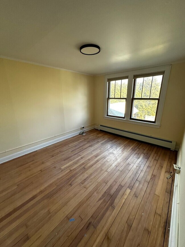 Building Photo - 44 Drew St