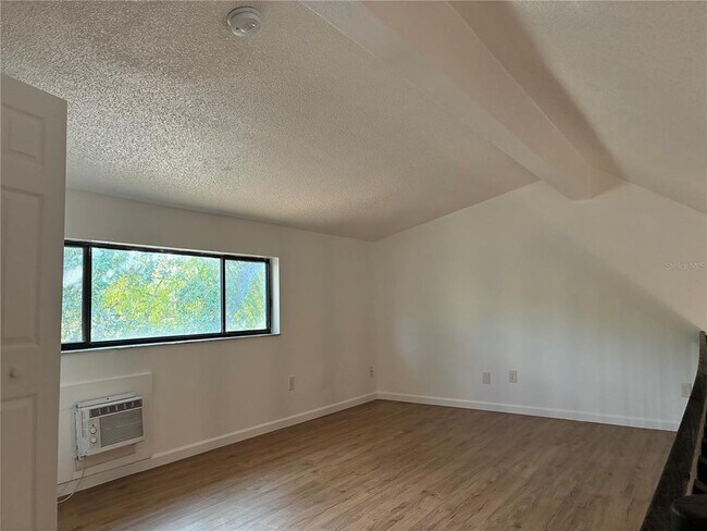 Building Photo - 2142 Bradford St