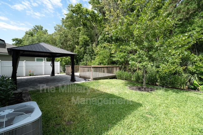 Building Photo - 7814 Meadow Walk Ln