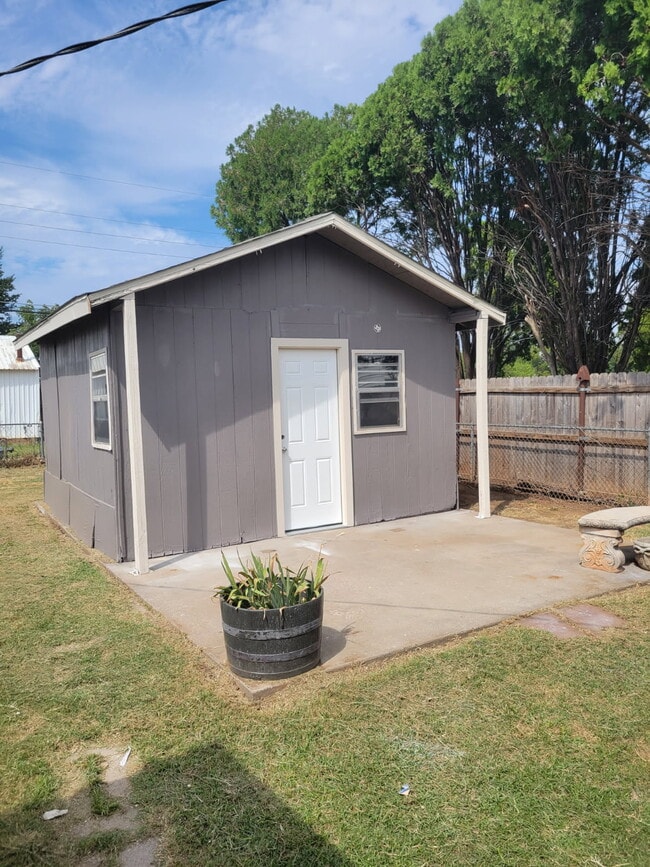 Building Photo - 214 Glasgow Dr