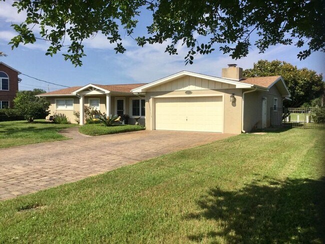 Building Photo - 1054 Edgewater Ln