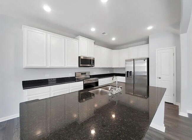 Building Photo - 511 Baycraft Ln