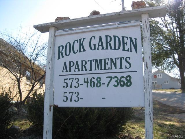 Signage - 307 Decker St