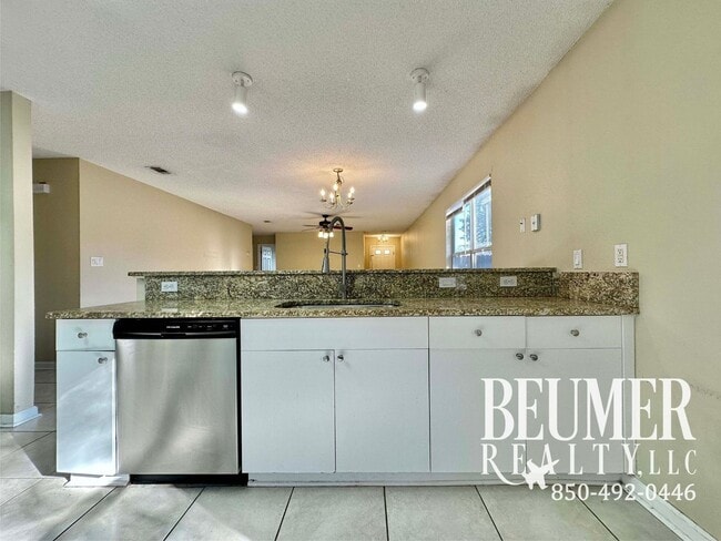 Building Photo - Charming Home with Spacious Backyard and M...