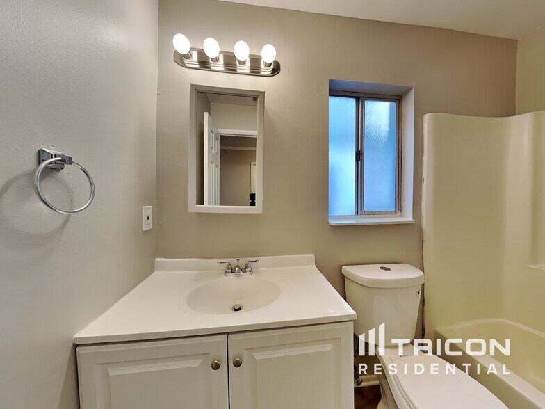 Building Photo - 1455 Marigold Dr