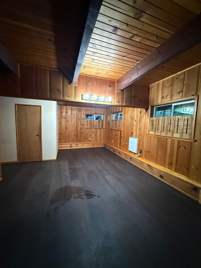 Building Photo - 729 Willow Wy