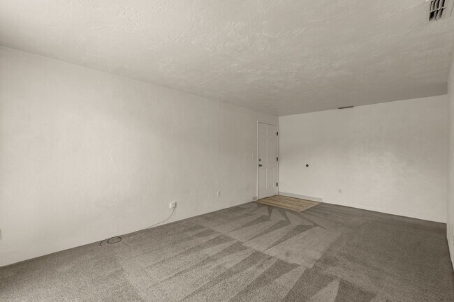 Building Photo - 448 N First St