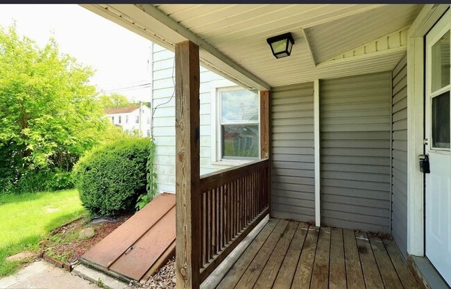 Building Photo - Charming 3-Bedroom Home with Office in How...