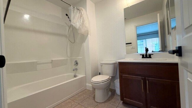 Building Photo - Concord Beautiful 3 bedroom 3 bathroom fully updated townhome, gated community!
