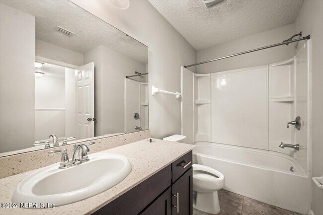 Building Photo - 215 Richmond Dr