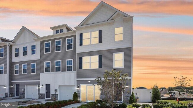 Building Photo - 122 Essex Dr