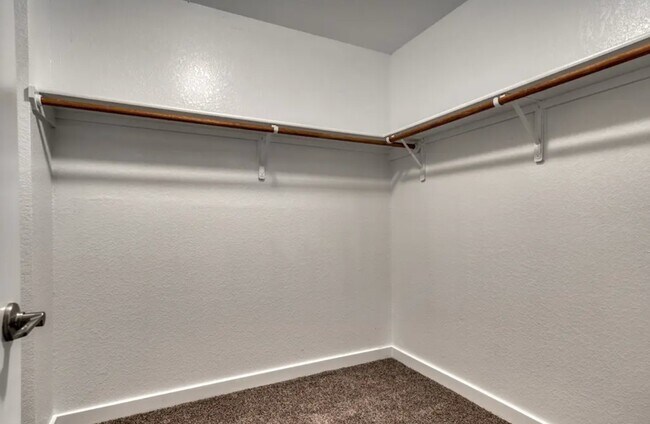 Master Closet - 1124 Amistad Loop