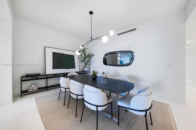 Building Photo - 300 Biscayne Blvd Way
