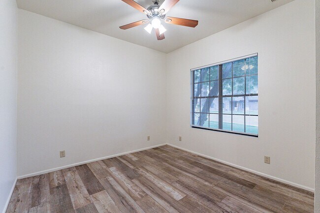 Building Photo - Charming 4-bedroom, 2-bathroom in Gilbert