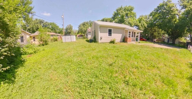 Building Photo - 3D Tour Available - Washer & Dryer Included + Pet-Friendly + Off-Street Parking! Available July 3rd!