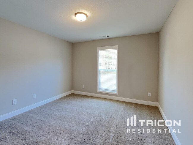 Building Photo - 487 Kinsley Wy