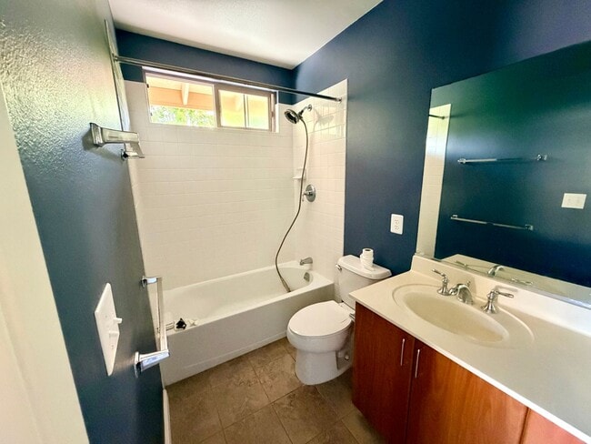 Building Photo - Spacious 3-Bedroom Townhome in Nohona at Mililani Mauka Available Now!