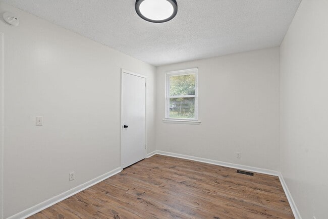 Building Photo - 1541 Cherry Tree Dr