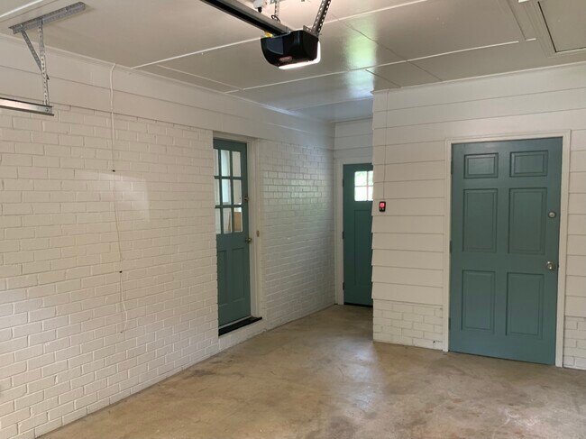 Building Photo - 414 Charles Ct