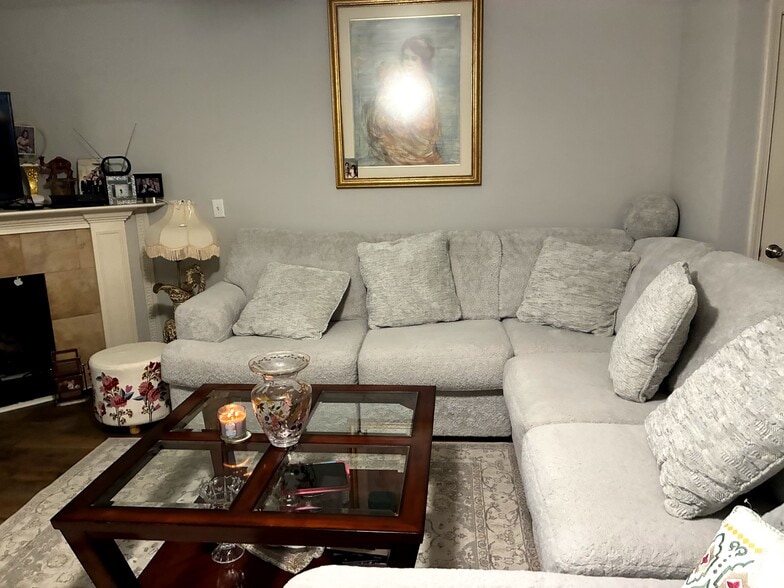 Living room - 1948 Glenbridge Rd