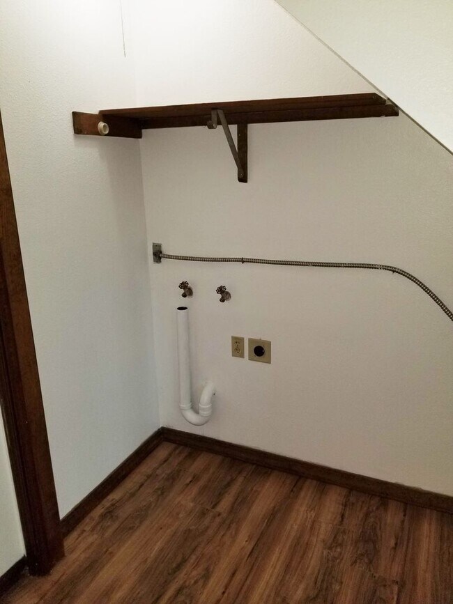 Building Photo - $200 OFF 1st Month! Updated 2 Bed, 1 Bath Townhouse next to NAU!! Students & Sm. Pets OK !! Avail...