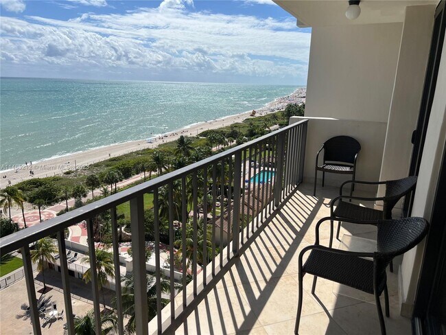 Building Photo - 2625 Collins Ave