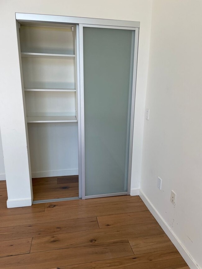 Building Photo - Gorgeous 3 Bedroom 2 Bath Condo For Rent a...