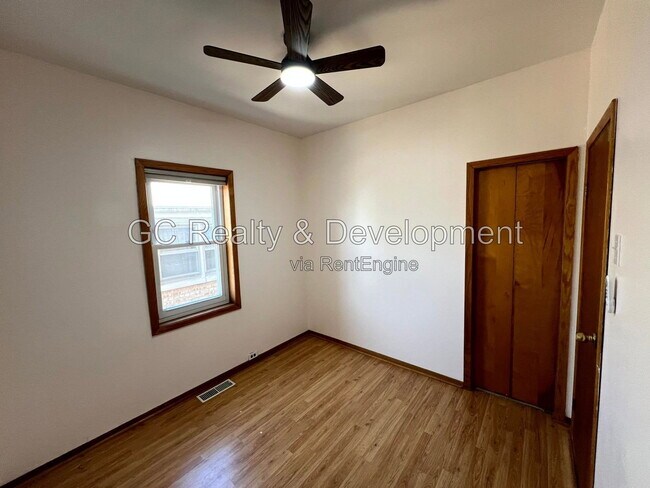 Building Photo - 4447 N Melvina Ave