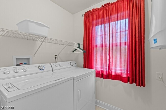 Building Photo - 52 Parkside Dr