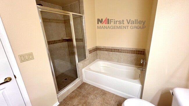 Building Photo - 2 Bedroom- 2 Bathroom Downstairs