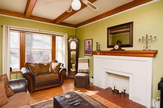 Building Photo - 1408 W Rosemont Ave