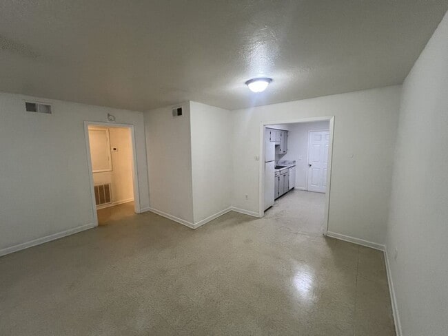 Building Photo - 2 bedroom, 2 bath apartments in Sherwood F...