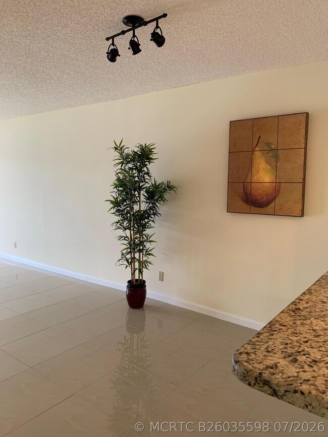 Building Photo - 3212 Strawflower Way