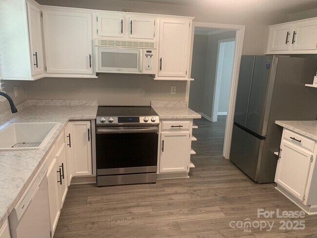 Building Photo - 7016 Wannamaker Ln