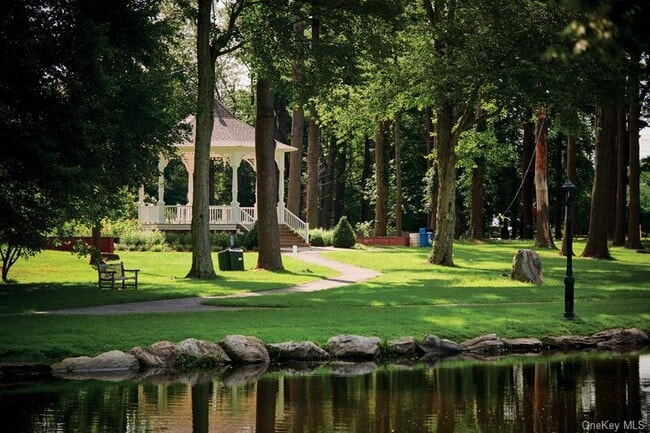 Building Photo - 71 Cox Ave