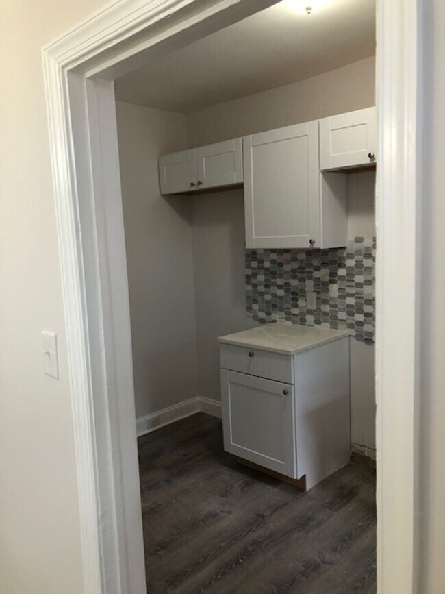 Building Photo - Beautiful and ready to move in 3 Bedroom, 1 Full Bath home just minutes from downtown!