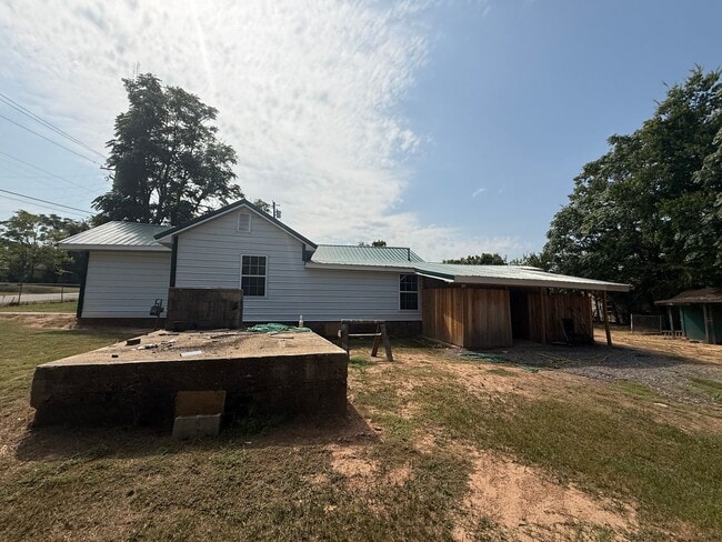 Building Photo - 628 State Line Rd