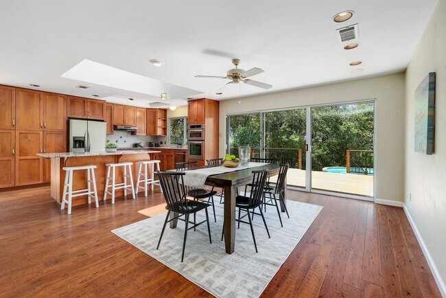 Building Photo - 10408 Double Spur Loop