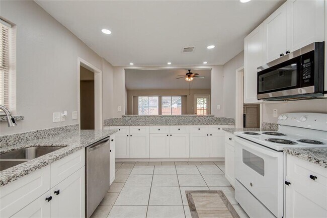 Building Photo - 25534 Pepper Ridge Ln
