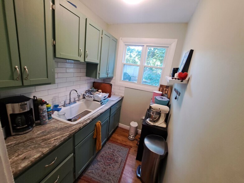 kitchen - 377 Pearl St