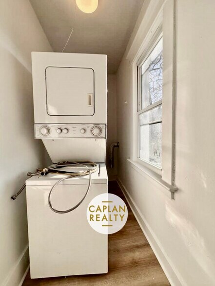 Building Photo - 104 Webster St