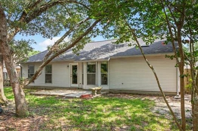 Building Photo - Beautiful Niceville Home!