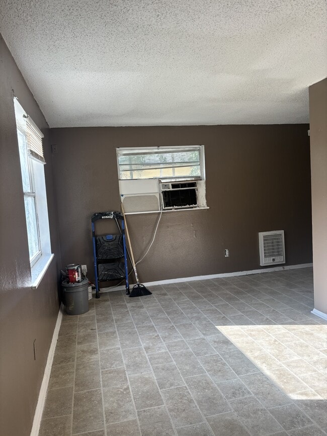 Building Photo - 1117 Rushing St