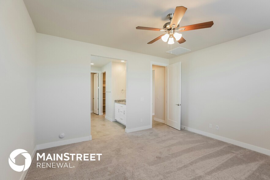 Building Photo - 8708 S 69th Dr