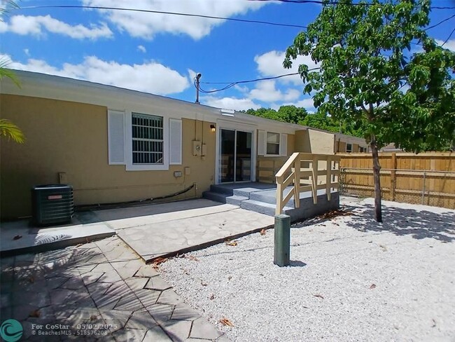 Building Photo - 4687 Martha Louise Dr