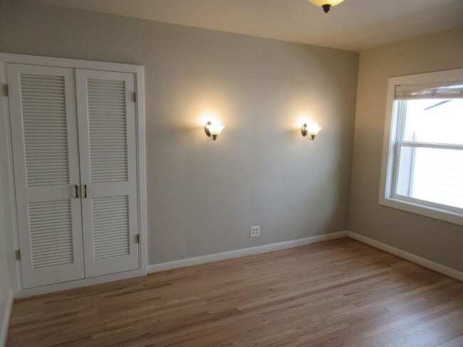 Building Photo - Mid-Century Four Bedroom in Candalaria