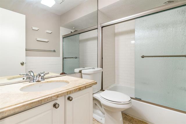 Building Photo - 5934 Sandhurst Ln
